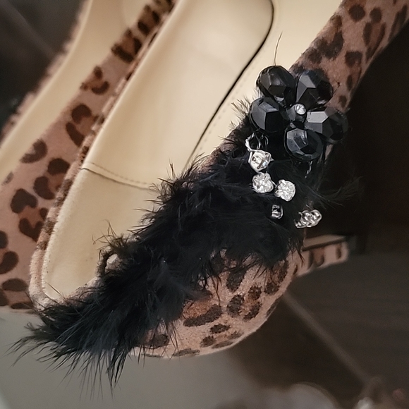 LADIES LEOPARD PRINT PUMPS - Picture 3 of 4